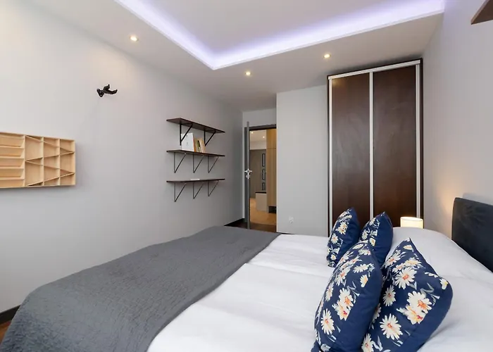 Spacious For 6 Guests In With Office By Renters Апартаменты