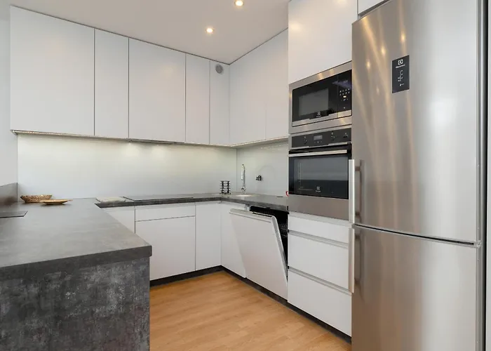 Апартаменты Spacious For 6 Guests In With Office By Renters *