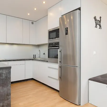 Spacious For 6 Guests In With Office By Renters Cracóvia