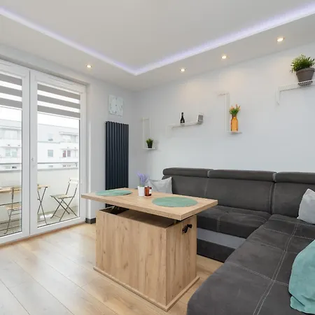 Apartamento Spacious For 6 Guests In With Office By Renters
