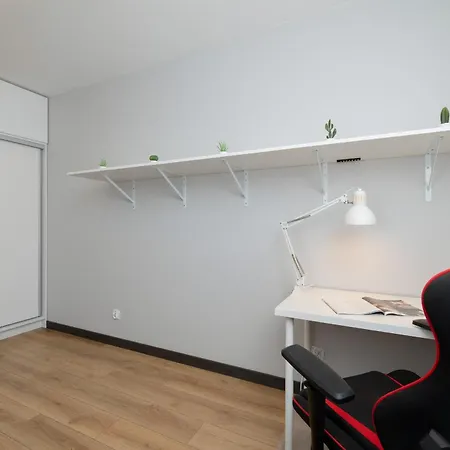 Spacious For 6 Guests In With Office By Renters * クラクフ