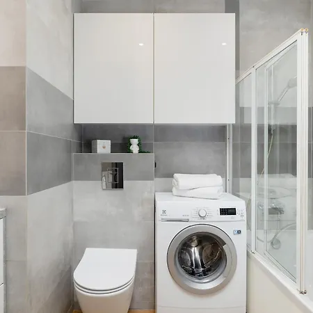 Spacious For 6 Guests In With Office By Renters