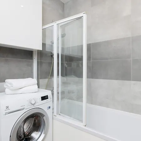 Apartment Spacious For 6 Guests In With Office By Renters *
