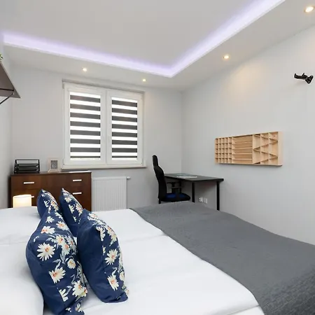 Spacious For 6 Guests In With Office By Renters *