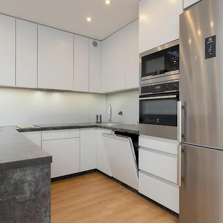 Apartment Spacious For 6 Guests In With Office By Renters *