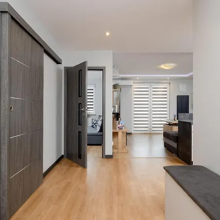 Spacious For 6 Guests In With Office By Renters Krakkó
